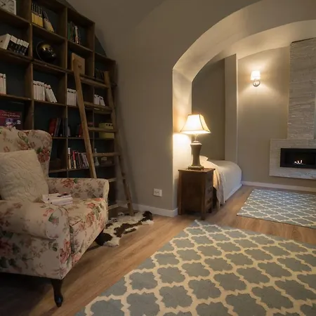 Colonial Ultra Center Apartment *