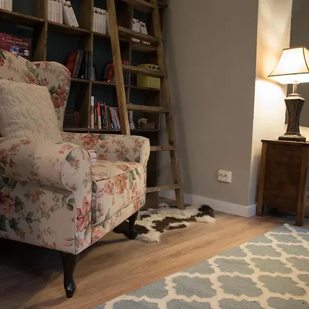 Colonial Ultra Center Apartment